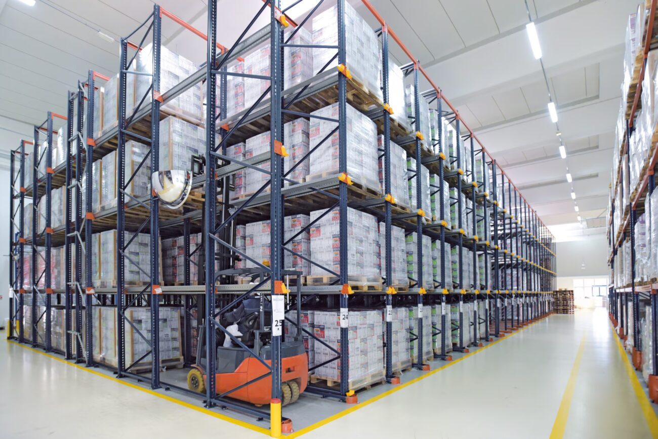 gallery-drive-in-racking-lanes-forklifts.1.12